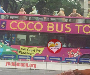 Thanh niên Đà Nẵng rủ nhau mặc áo mưa đi xe bus sau khi tấm ảnh này được đăng tải