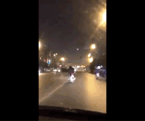Video: Người đàn ông đi SH 'đảo như rang lạc' trong làn BRT và cái kết đắng