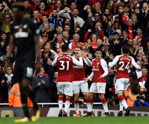Arsenal thắng ngược trận thứ 800 của Wenger ở Ngoại hạng Anh