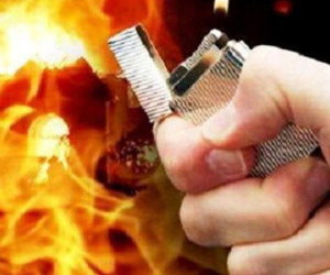 Vợ ngủ với nhân tình, chồng dùng xăng đốt cả 2 cháy như đuốc