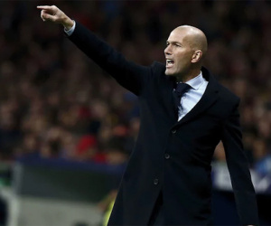 Perez mất kiên nhẫn với Zidane, nhắm Low hoặc Conte thay thế