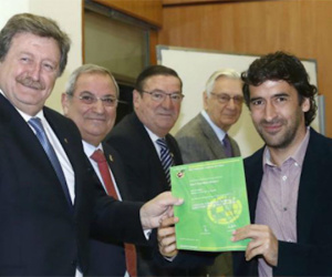 Raul Gonzalez nhận bằng Giám đốc Thể thao