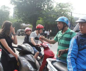 CSGT thành phố Vinh nói gì về việc 'cải trang' khi tuần tra?