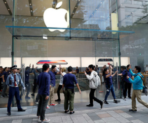 iPhone X: Trò tạo bom ma mãnh của Apple