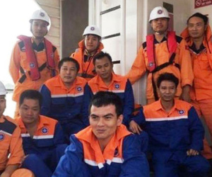 Tàu chở 12 thuyền viên và 4.600 tấn than chìm trên biển Nghệ An
