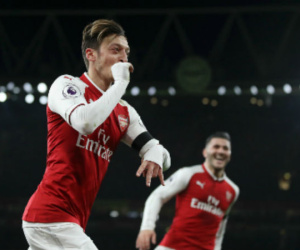 Hàng công bùng nổ, Arsenal đại thắng ở Ngoại hạng Anh