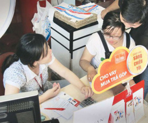 Người Sài Gòn mượn tiền xài thoải mái, không ngán lãi 'khủng'?