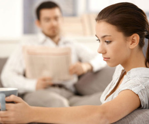 Những dấu hiệu chứng tỏ: Công việc đang giết dần, giết mòn hôn nhân của bạn