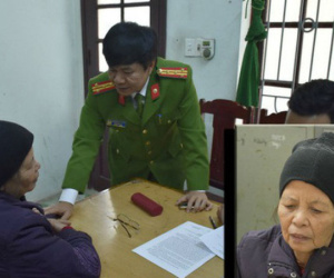 Vụ cháu bé 20 ngày tuổi tử vong: Bà nội khai 'đánh rơi cháu'