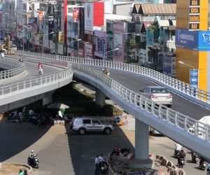 Cầu vượt ngã sáu ở cửa ngõ Tân Sơn Nhất xong trước hai tháng