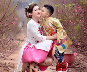 Những nàng single mom mạnh mẽ, một tay nuôi con vẫn có thu nhập khủng sau ly hôn