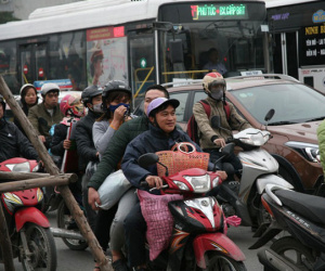 Cửa ngõ thành phố đông nghẹt khi người dân trở về sau kỳ nghỉ lễ Tết Dương lịch