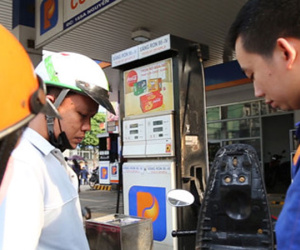 Video: Ngày đầu bán E5 thay xăng A92, cứ 10 khách mua thì 7 người chọn A95