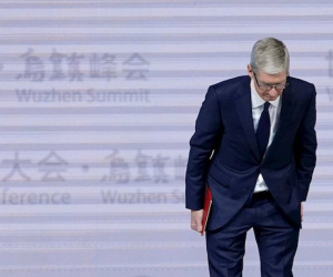CEO Tim Cook phải chịu trách nhiệm về vụ bê bối pin của iPhone