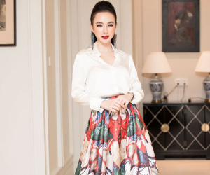 Đón năm mới xa nhà, Angela Phương Trinh nổi bật với váy hoa họa tiết