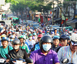 Kẹt xe từ sáng sớm, người Sài Gòn chen chúc đi làm trong tiết trời se lạnh ngày đầu tiên của năm 2018
