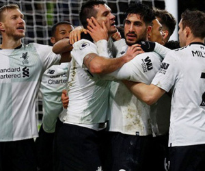Liverpool thoát hòa Burnley, bằng điểm Man Utd