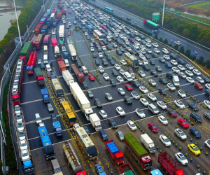 Trung Quốc: Những hình ảnh khiến nhiều người ngao ngán khi ra đường vào dịp năm mới