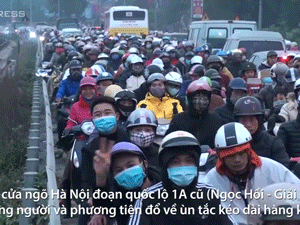 Video: Ùn tắc 4 tiếng ở cửa ngõ Hà Nội