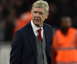 Wenger mỉa mai Henry về bình luận Sanchez bị cô lập ở Arsenal