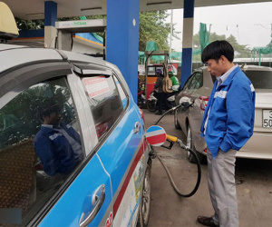 ‘Có khách hàng đến to tiếng và yêu cầu hút xăng E5 ra’