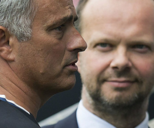 MU đấu đá nội bộ: Mourinho 'bật' sếp lớn, triệu fan ủng hộ không mua Bale