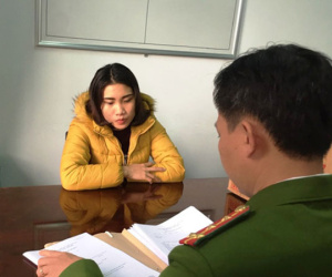 'Hotgirl' 9X liều lĩnh mang gần 1 tạ pháo hoa đi bán
