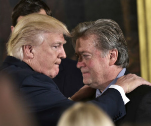 Sau tuyên bố phản quốc, Trump chỉ trích cựu chiến lược gia 'mất trí'