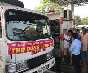 Tài xế dàn ôtô chặn ngang trạm BOT Cần Thơ - Phụng Hiệp
