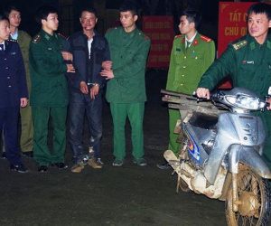 Bắt người đàn ông mang 8.000 viên ma túy từ Lào về Việt Nam