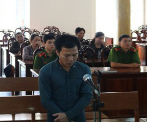 Kéo cháu họ vào nhà vệ sinh để hiếp dâm