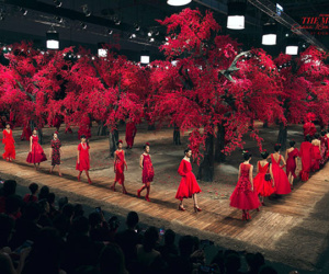 Top 5 sàn catwalk ấn tượng của thời trang Việt 2017