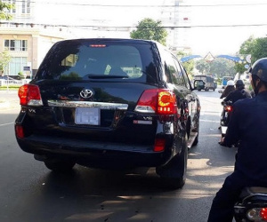 Đắk Nông bán 2 xe sang doanh nghiệp tặng nộp ngân sách