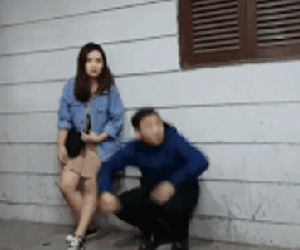 Giới trẻ háo hức tham gia 'Vũ điệu lùi xe' hot nhất đầu năm 2018
