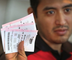 Mega 450 triệu USD có chủ, Powerball 570 triệu USD chờ người thắng
