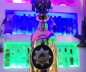 Trộm chai vodka đắt nhất thế giới, uống cạn rồi vứt bỏ