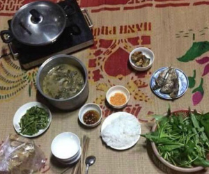 Khoe bữa ăn nhà bạn trai đãi lần đầu ra mắt với giọng lấp lửng, cô nàng bất ngờ bị chị em mắng xối xả