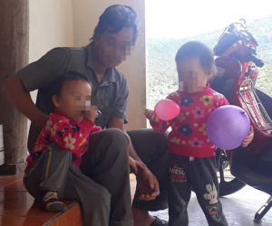 Nỗi buồn những đứa trẻ mang họ mẹ ở miền Tây xứ Nghệ