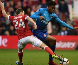 Sao Arsenal 'quẩy' đến 3h sáng trước ngày thi đấu