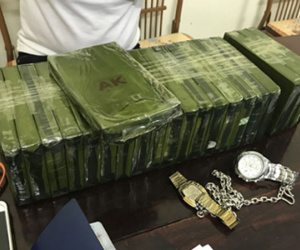 Bắt vụ mua bán 21 bánh heroin, 2 cảnh sát bị thương