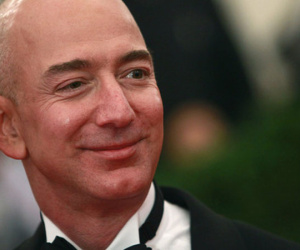 Jeff Bezos lên bục người giàu nhất mọi thời đại