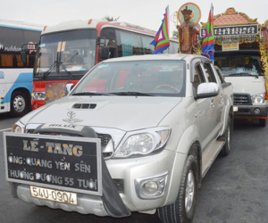 Xe tang kẹt tại BOT Sóc Trăng