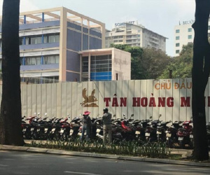 Bí mật sau vỉa hè quận 1: Chân dung các 'ông chủ'!