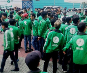 Bị tài xế phản đối, Grab nói chỉ thu thuế hộ nhà nước