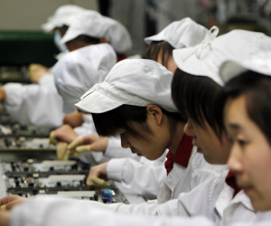 Công nhân sản xuất iPhone nhảy lầu tự tử không lý do