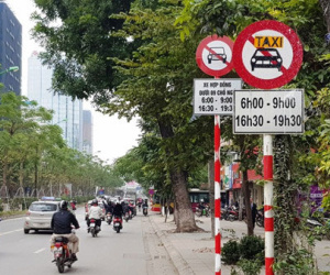 Khó phân biệt Uber, Grabtaxi với xe cá nhân để xử phạt