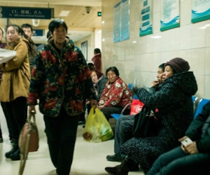 Mất lòng tin vào y tế trong nước, người Trung Quốc tìm đến bác sĩ Mỹ