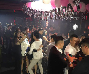 'Dân bay' nháo nhào khi công an kiểm tra quán bar ở Sài Gòn