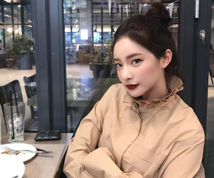 Mùa đông xõa tóc thì ấm thật nhưng lại dễ bị tĩnh điện rối tung, chi bằng bạn hãy diện 4 kiểu tóc gọn gàng xinh xẻo này