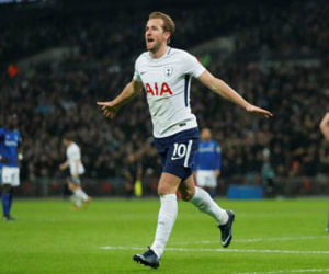 Harry Kane lập kỷ lục mới, Tottenham đè bẹp Everton